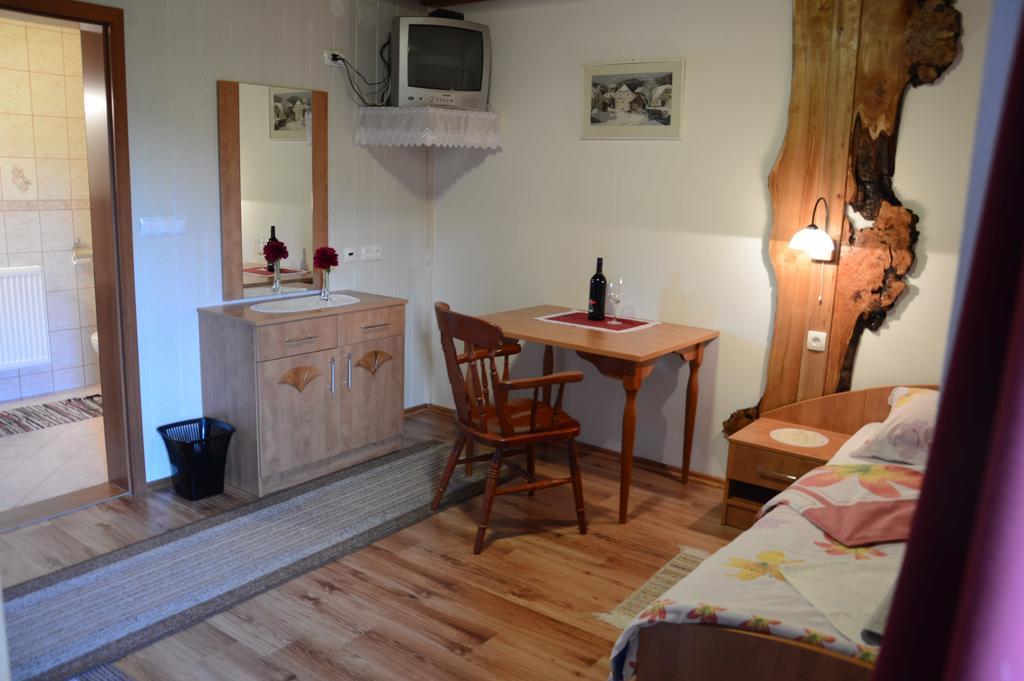 Apartmens And Rooms Sostar Cerkno Zimmer foto